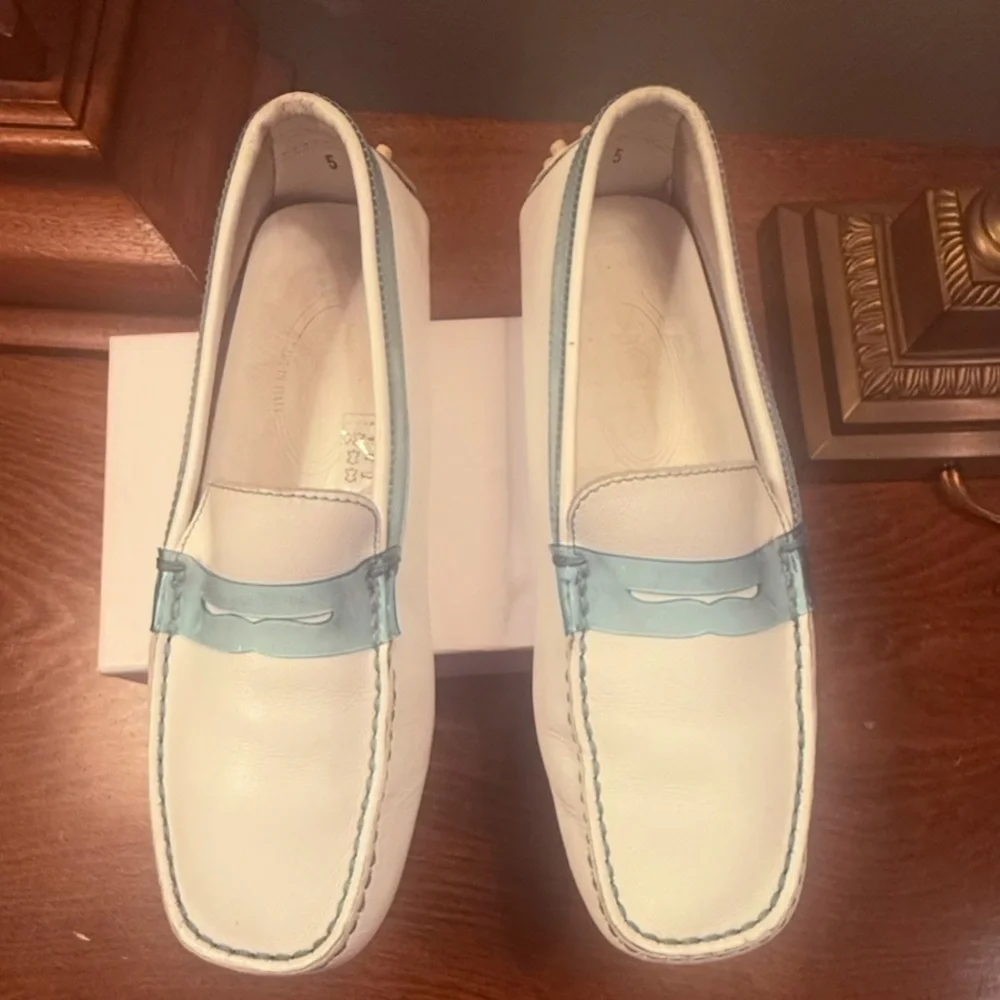 Tod's White Leather Driving Loafers Flats w/Light Blue Trim Size 5 MSRP $495 - Picture 3 of 11
